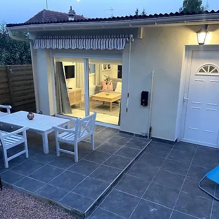 Maison Jardin Et Parking Gratuit - 10 Min De L'aeroport - Metro 14 - Arrivee Autonome *