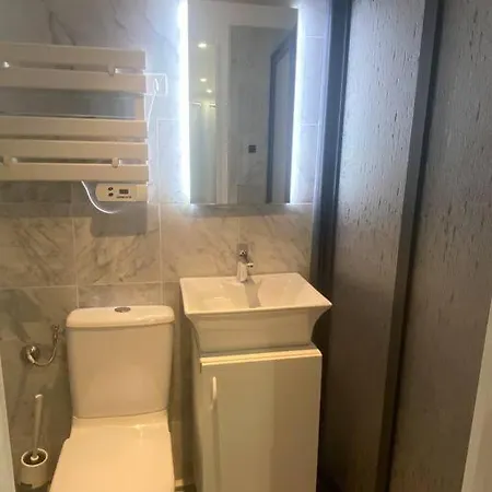 Maison Jardin Et Parking Gratuit - 10 Min De L'aeroport - Metro 14 - Arrivee Autonome *