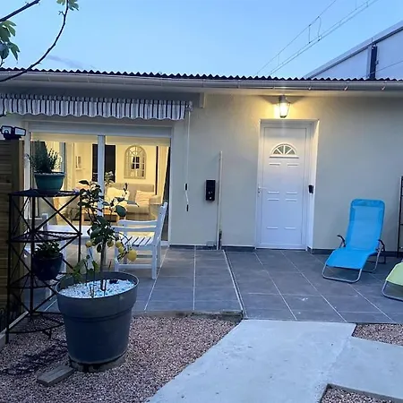 Maison Jardin Et Parking Gratuit - 10 Min De L'aeroport - Metro 14 - Arrivee Autonome *