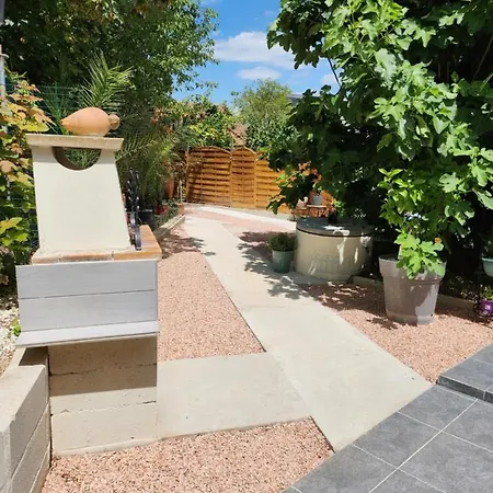 Daire Maison Jardin Et Parking Gratuit - 10 Min De L'aeroport - Metro 14 - Arrivee Autonome *