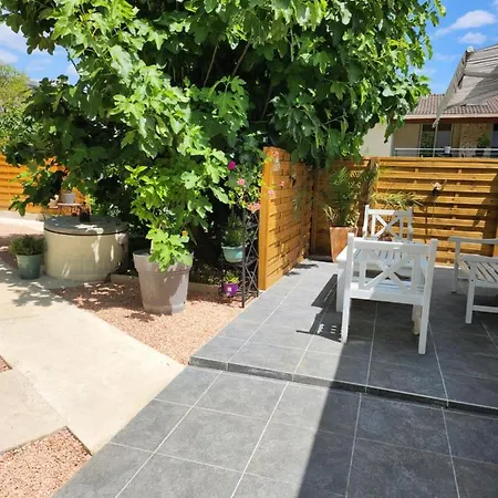 Maison Jardin Et Parking Gratuit - 10 Min De L'aeroport - Metro 14 - Arrivee Autonome