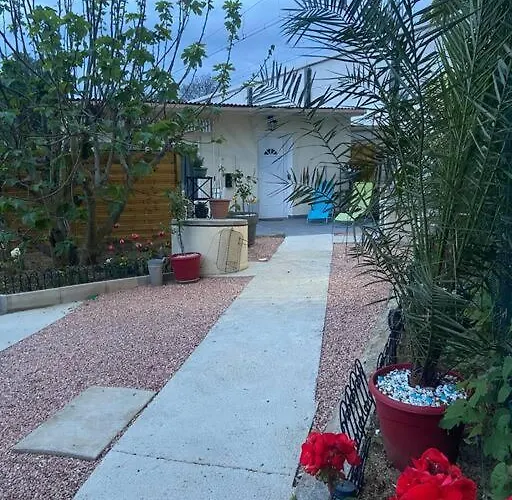 Maison Jardin Et Parking Gratuit - 10 Min De L'aeroport - Metro 14 - Arrivee Autonome Appartamento