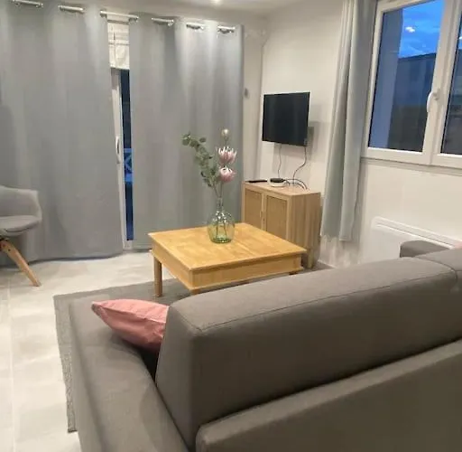 Maison Jardin Et Parking Gratuit - 10 Min De L'aeroport - Metro 14 - Arrivee Autonome Appartamento Orly