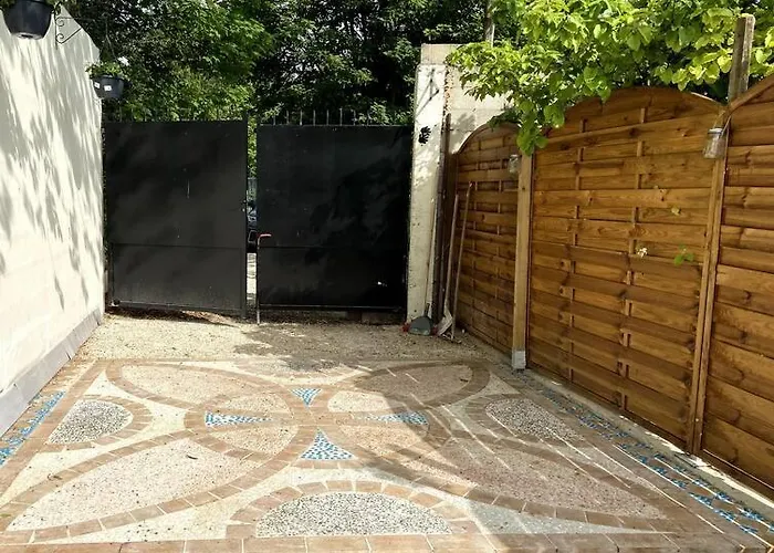 Appartamento Maison Jardin Et Parking Gratuit - 10 Min De L'aeroport - Metro 14 - Arrivee Autonome Orly