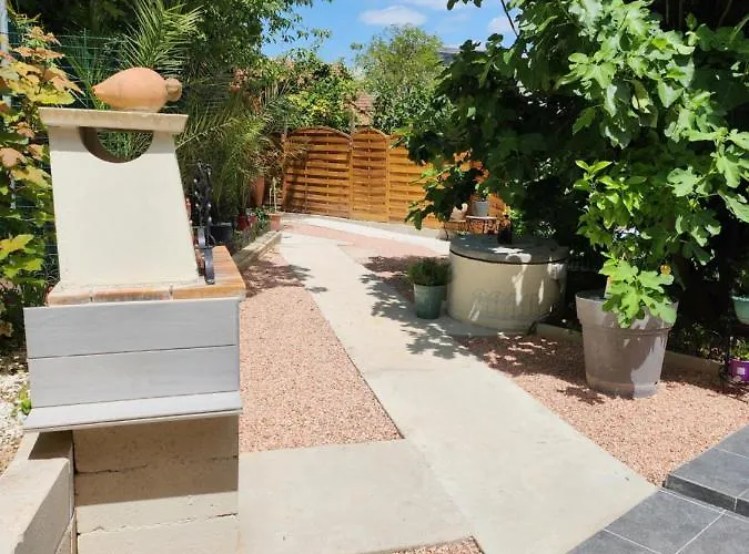 Appartamento Maison Jardin Et Parking Gratuit - 10 Min De L'aeroport - Metro 14 - Arrivee Autonome *